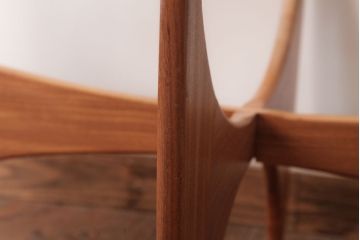 ヴィンテージ家具　【商談品】北欧ビンテージ　G-plan(ジープラン)　ガラストップがおしゃれなチーク材のコーヒーテーブル(センターテーブル)(1)