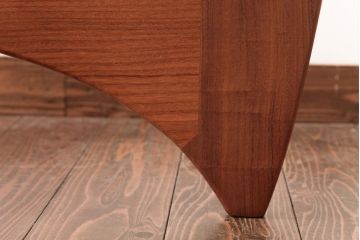ヴィンテージ家具　【商談品】北欧ビンテージ　G-plan(ジープラン)　ガラストップがおしゃれなチーク材のコーヒーテーブル(センターテーブル)(1)
