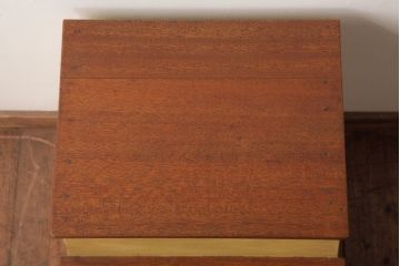 アンティーク雑貨　ペイント家具　広めのステップのレトロな踏み台(飾り台、花台)