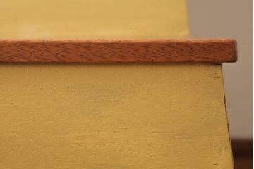 アンティーク雑貨　ペイント家具　広めのステップのレトロな踏み台(飾り台、花台)