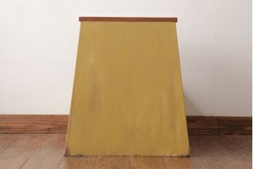 アンティーク雑貨　ペイント家具　広めのステップのレトロな踏み台(飾り台、花台)