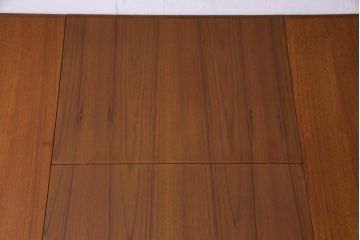 ヴィンテージ家具　北欧ビンテージ　緻密な木肌が美しいチーク材製エクステンションテーブル(ダイニングテーブル)