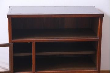 アンティーク家具　昭和初期　脚付き　ケヤキの杢目とモールガラスがアクセントのリメイク戸棚(収納棚、サイドキャビネット)