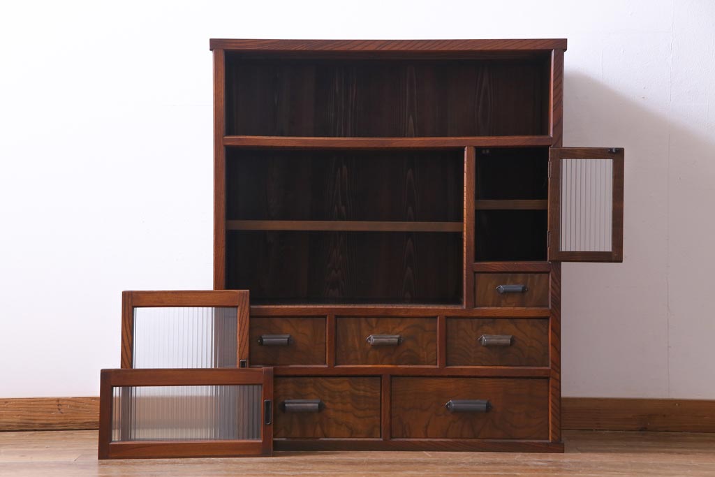 アンティーク家具　和製アンティーク　前面ケヤキ材　モールガラス入り　杢目が魅力的な収納棚(戸棚、食器棚)