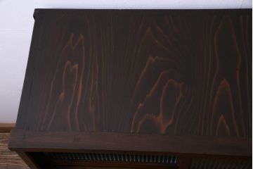 アンティーク家具　和製アンティーク　前面ケヤキ材　モールガラス入り　杢目が魅力的な収納棚(戸棚、食器棚)