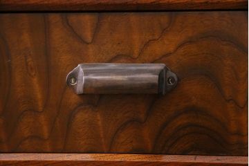 アンティーク家具　和製アンティーク　前面ケヤキ材　モールガラス入り　杢目が魅力的な収納棚(戸棚、食器棚)