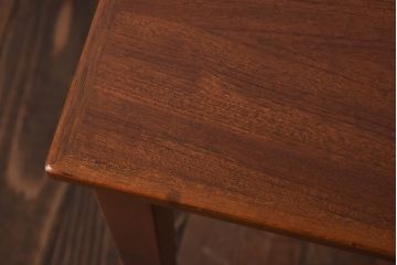 ヴィンテージ家具　北欧ビンテージ　チーク材　ナチュラルモダンなネストテーブル(サイドテーブル、カフェテーブル)