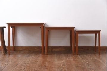 ヴィンテージ家具　北欧ビンテージ　チーク材　ナチュラルモダンなネストテーブル(サイドテーブル、カフェテーブル)
