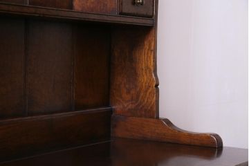 ヴィンテージ家具　イギリスビンテージ　オーク材　堅牢な佇まいのオープンカップボード(食器棚、飾り棚)