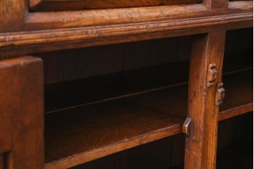 ヴィンテージ家具　イギリスビンテージ　オーク材　堅牢な佇まいのオープンカップボード(食器棚、飾り棚)