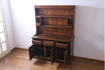 ヴィンテージ家具　イギリスビンテージ　オーク材　堅牢な佇まいのオープンカップボード(食器棚、飾り棚)