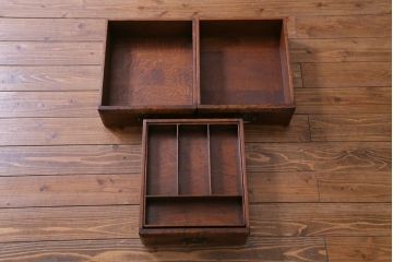 ヴィンテージ家具　イギリスビンテージ　オーク材　堅牢な佇まいのオープンカップボード(食器棚、飾り棚)