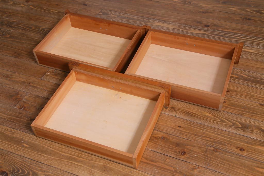 ヴィンテージ家具　ビンテージ　日田工芸　絶版品　チーク材　シンプルモダンな北欧風のキャビネット(飾り棚、リビングボード)