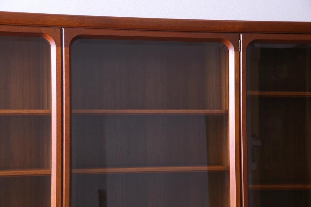 ヴィンテージ家具　ビンテージ　日田工芸　絶版品　チーク材　シンプルモダンな北欧風のキャビネット(飾り棚、リビングボード)