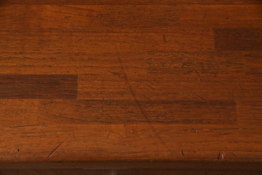 ヴィンテージ家具　ビンテージ　日田工芸　絶版品　チーク材　シンプルモダンな北欧風のキャビネット(飾り棚、リビングボード)