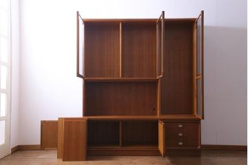 ヴィンテージ家具　ビンテージ　日田工芸　絶版品　チーク材　シンプルモダンな北欧風のキャビネット(飾り棚、リビングボード)