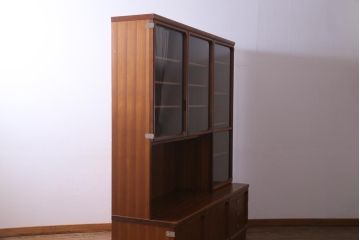 ヴィンテージ家具　ビンテージ　日田工芸　絶版品　チーク材　シンプルモダンな北欧風のキャビネット(飾り棚、リビングボード)