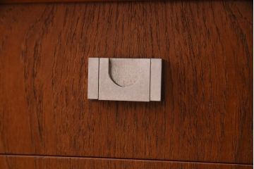 ヴィンテージ家具　ビンテージ　日田工芸　絶版品　チーク材　シンプルモダンな北欧風のキャビネット(飾り棚、リビングボード)