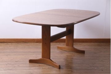 G-PLAN(ジープラン) 北欧家具　シンプルながらも個性が光るオーク材製のエクステンションテーブル