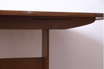 G-PLAN(ジープラン) 北欧家具　シンプルながらも個性が光るオーク材製のエクステンションテーブル