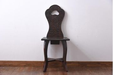 中古　伝統工芸　軽井沢彫り　細身の背もたれが特徴的なダイニングチェア(椅子)(1)