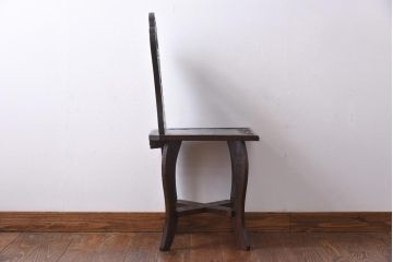 中古　伝統工芸　軽井沢彫り　細身の背もたれが特徴的なダイニングチェア(椅子)(1)