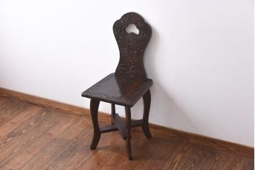 中古　伝統工芸　軽井沢彫り　細身の背もたれが特徴的なダイニングチェア(椅子)(1)