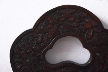 中古　伝統工芸　軽井沢彫り　細身の背もたれが特徴的なダイニングチェア(椅子)(1)