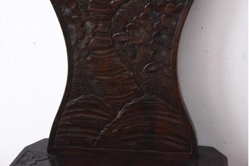 中古　伝統工芸　軽井沢彫り　細身の背もたれが特徴的なダイニングチェア(椅子)(1)
