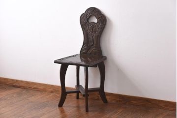 中古　伝統工芸　軽井沢彫り　細身の背もたれが特徴的なダイニングチェア(椅子)(2)