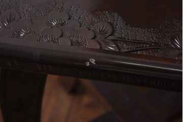 中古　伝統工芸　軽井沢彫り　細身の背もたれが特徴的なダイニングチェア(椅子)(2)