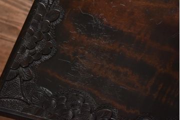 中古　伝統工芸　軽井沢彫り　細身の背もたれが特徴的なダイニングチェア(椅子)(3)