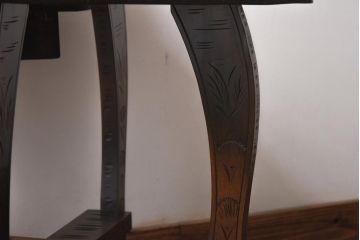 中古　伝統工芸　軽井沢彫り　細身の背もたれが特徴的なダイニングチェア(椅子)(3)