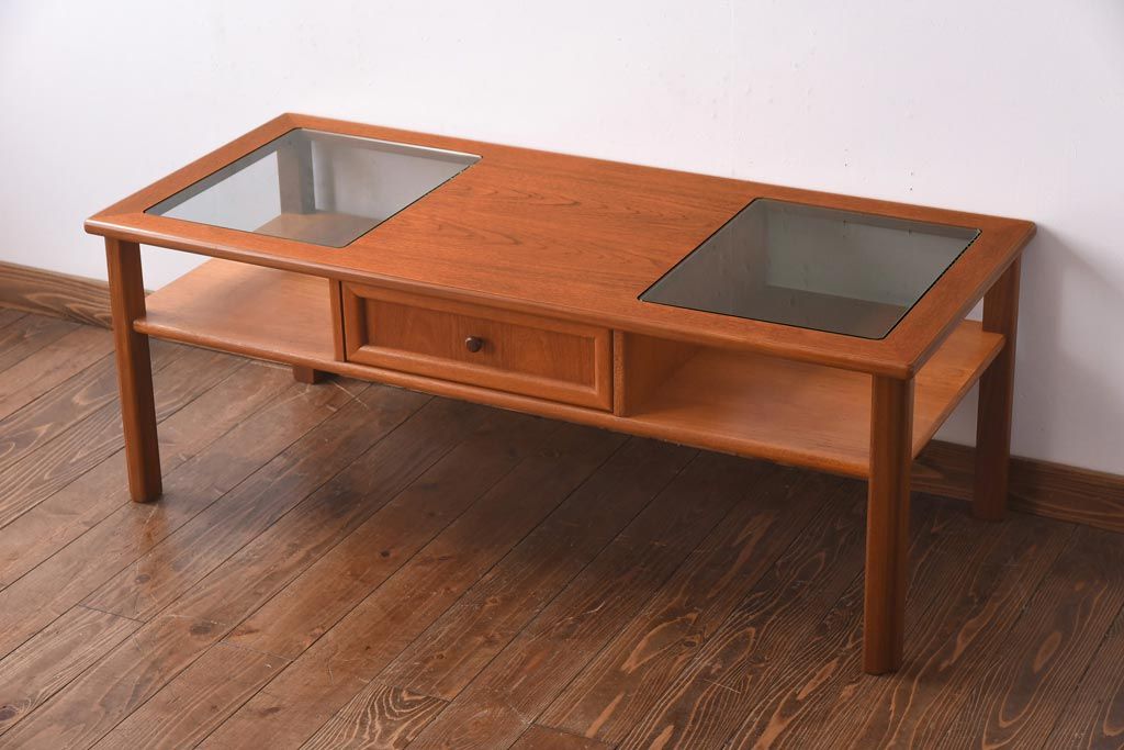 ヴィンテージ家具　ビンテージ　収納付き　ガラストップがモダンなローテーブル(コーヒーテーブル)