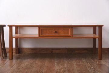 ヴィンテージ家具　ビンテージ　収納付き　ガラストップがモダンなローテーブル(コーヒーテーブル)