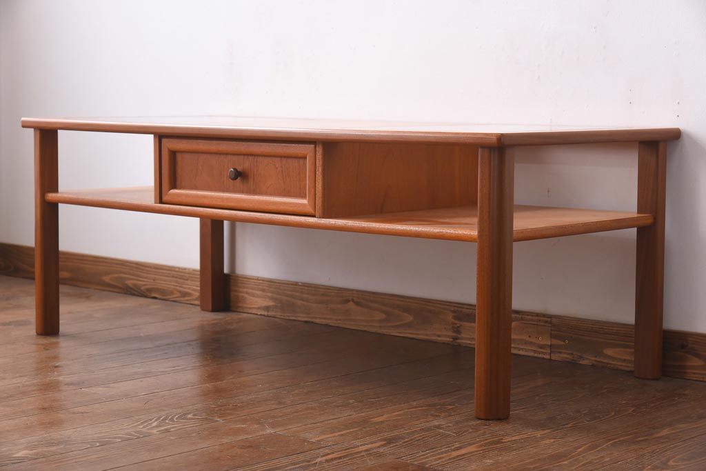 ヴィンテージ家具　ビンテージ　収納付き　ガラストップがモダンなローテーブル(コーヒーテーブル)