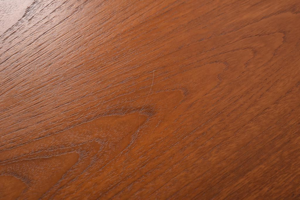 ヴィンテージ家具　ビンテージ　収納付き　ガラストップがモダンなローテーブル(コーヒーテーブル)