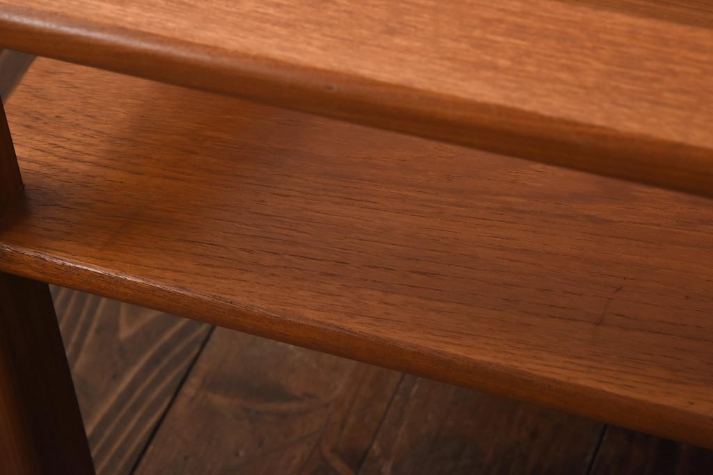 ヴィンテージ家具　ビンテージ　収納付き　ガラストップがモダンなローテーブル(コーヒーテーブル)