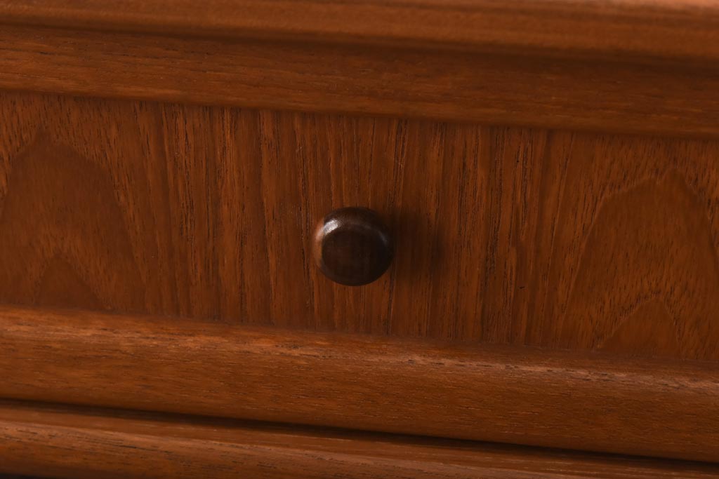 ヴィンテージ家具　ビンテージ　収納付き　ガラストップがモダンなローテーブル(コーヒーテーブル)