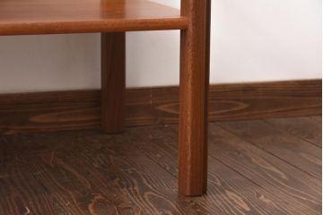 ヴィンテージ家具　ビンテージ　収納付き　ガラストップがモダンなローテーブル(コーヒーテーブル)