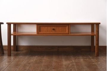 ヴィンテージ家具　ビンテージ　収納付き　ガラストップがモダンなローテーブル(コーヒーテーブル)