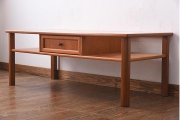 ヴィンテージ家具　ビンテージ　収納付き　ガラストップがモダンなローテーブル(コーヒーテーブル)