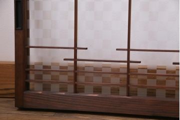 ラフジュ工房オリジナル　古建具リメイク　市松模様のガラスが和モダンな雰囲気醸し出すリビングボード(収納棚、戸棚、テレビボード)