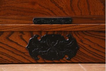 中古　伝統民芸家具　岩谷堂箪笥　片開き扉付き　艶と杢目が美しい衣装箪笥(整理箪笥、引き出し)