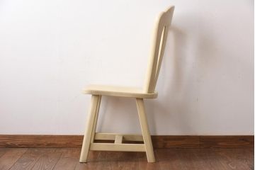 中古輸入家具　オランダ製　柔らかなペイントカラーのダイニングチェア(椅子)