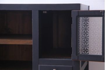 レトロ家具　和製アンティーク　当店オリジナルガラス入り　レトロシックな佇まいが魅力的な脚付き収納棚(サイドボード、戸棚)