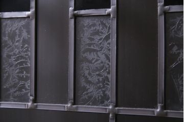 和製アンティーク　ラフジュ工房オリジナルステンドグラス　古建具リメイク　大正浪漫な雰囲気漂う板戸2枚セット(建具、引き戸)