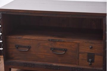 アンティーク家具　和製アンティーク　総桐材　無骨な金具が貫録を感じさせる観音開き戸のリメイクテレビボード(箪笥ローボード、リビングボード、桐箪笥、桐たんす)