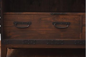 アンティーク家具　和製アンティーク　総桐材　無骨な金具が貫録を感じさせる観音開き戸のリメイクテレビボード(箪笥ローボード、リビングボード、桐箪笥、桐たんす)