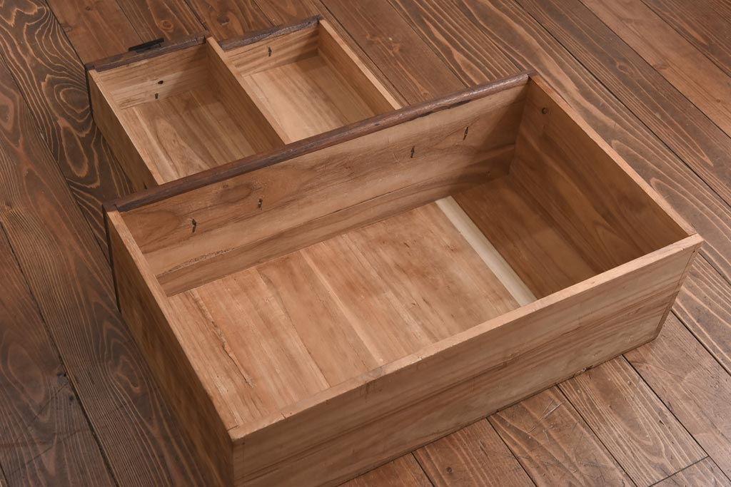 アンティーク家具　和製アンティーク　総桐材　無骨な金具が貫録を感じさせる観音開き戸のリメイクテレビボード(箪笥ローボード、リビングボード、桐箪笥、桐たんす)